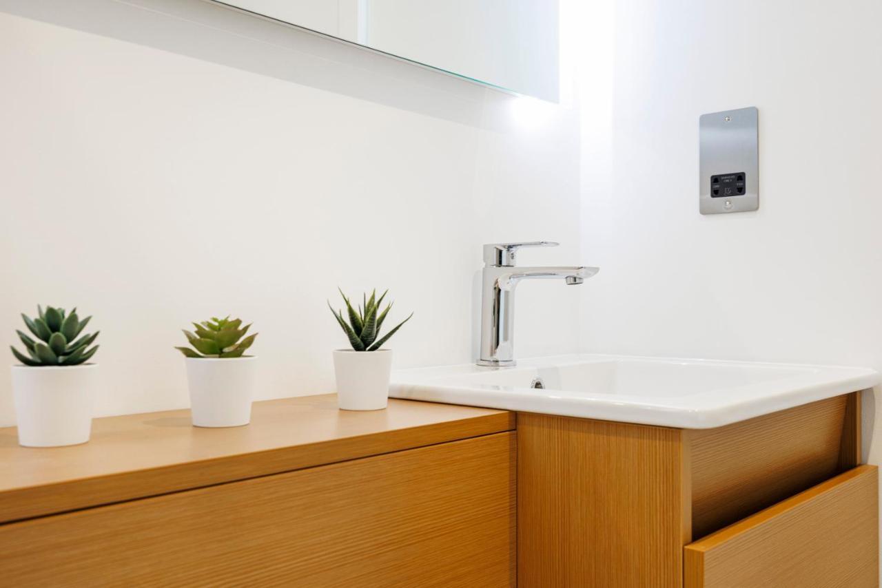 Cresta House - Modern Apartments Luton  Dış mekan fotoğraf