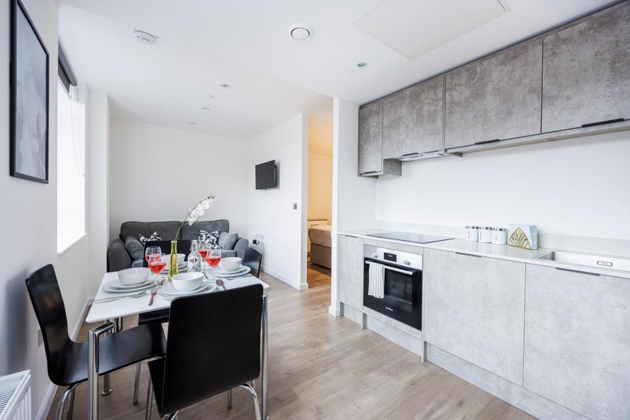 Cresta House - Modern Apartments Luton  Dış mekan fotoğraf