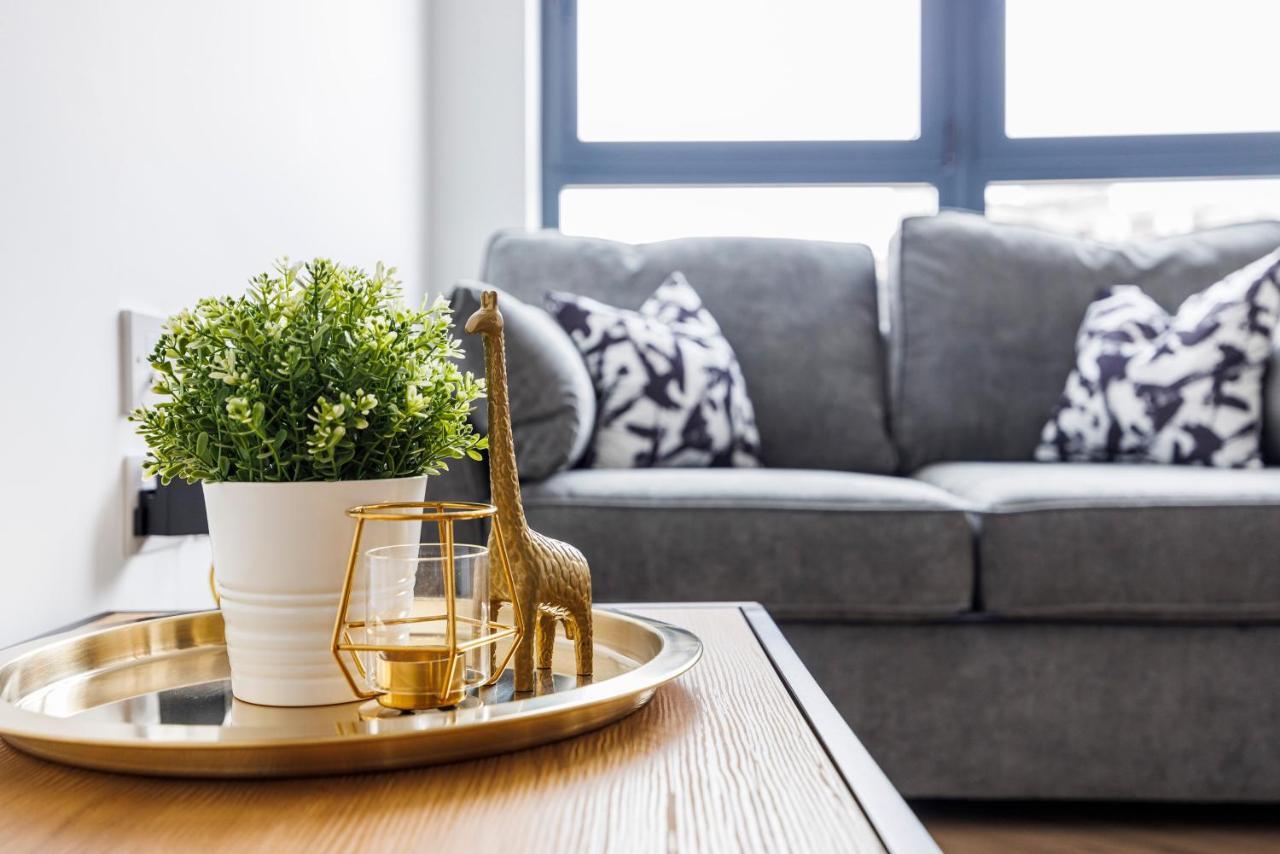 Cresta House - Modern Apartments Luton  Dış mekan fotoğraf