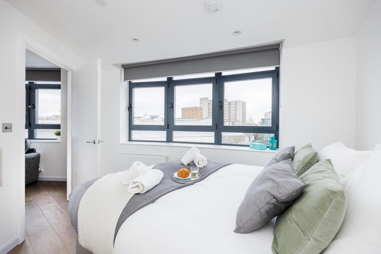 Cresta House - Modern Apartments Luton  Dış mekan fotoğraf