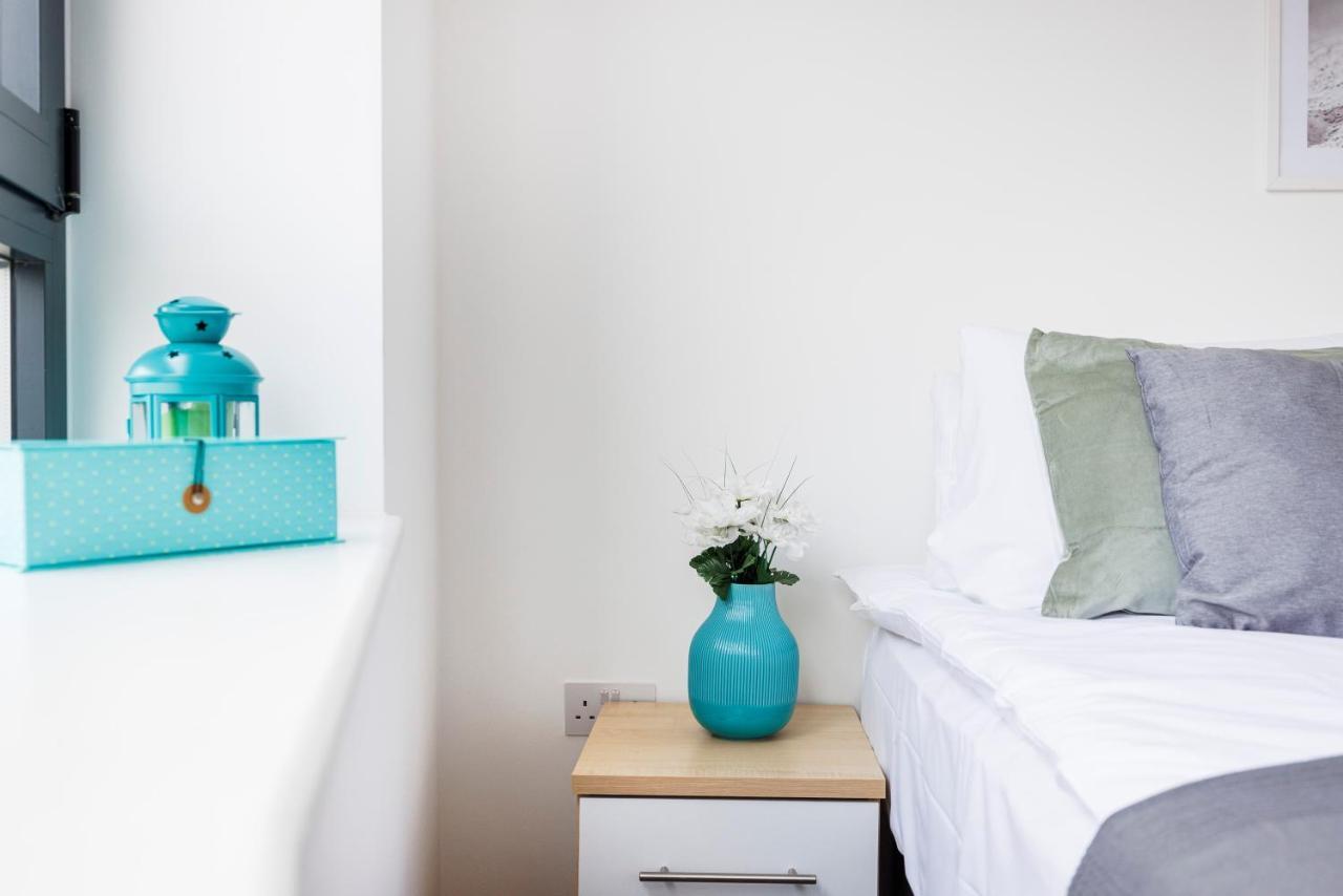 Cresta House - Modern Apartments Luton  Dış mekan fotoğraf