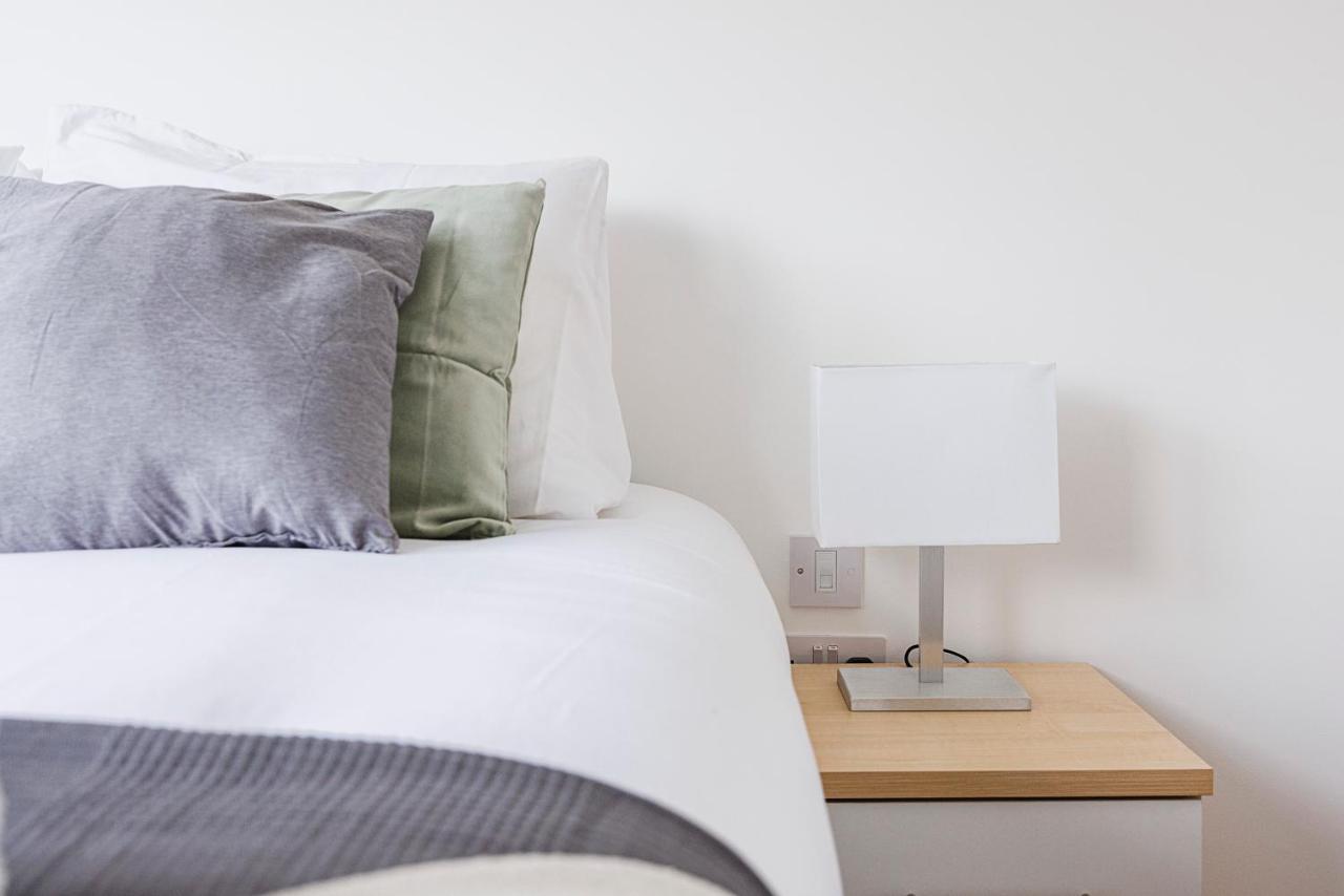 Cresta House - Modern Apartments Luton  Dış mekan fotoğraf