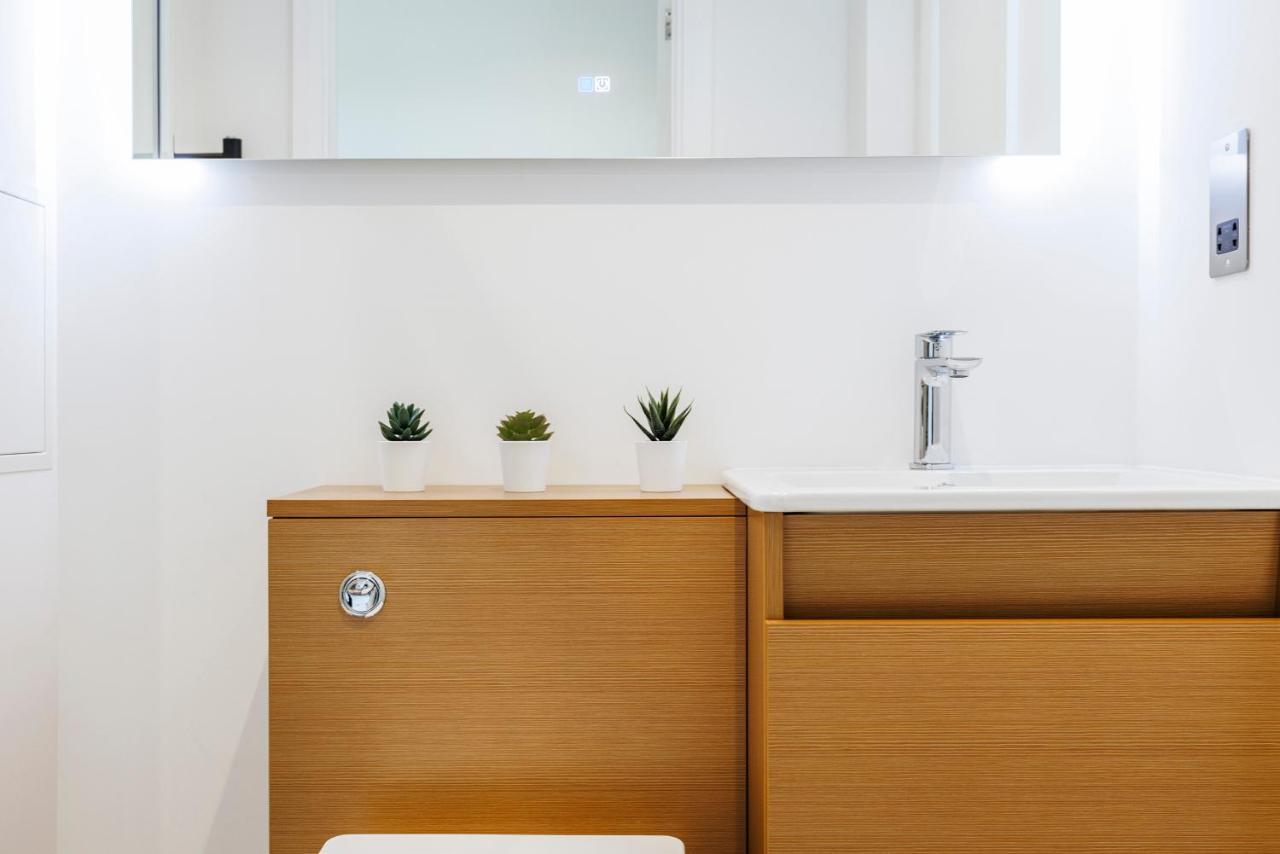 Cresta House - Modern Apartments Luton  Dış mekan fotoğraf