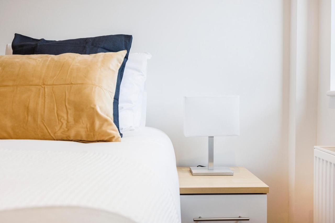 Cresta House - Modern Apartments Luton  Dış mekan fotoğraf