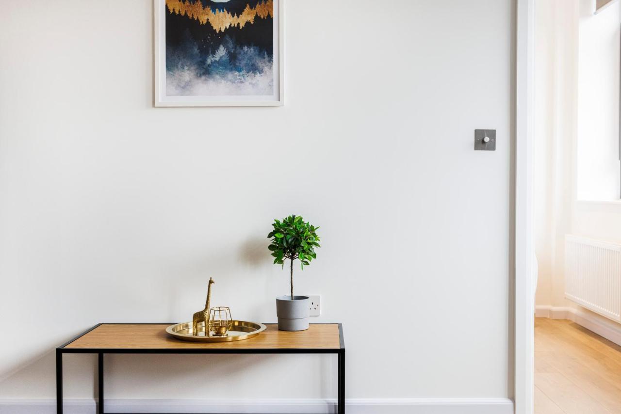Cresta House - Modern Apartments Luton  Dış mekan fotoğraf