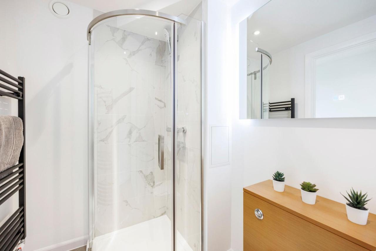 Cresta House - Modern Apartments Luton  Dış mekan fotoğraf